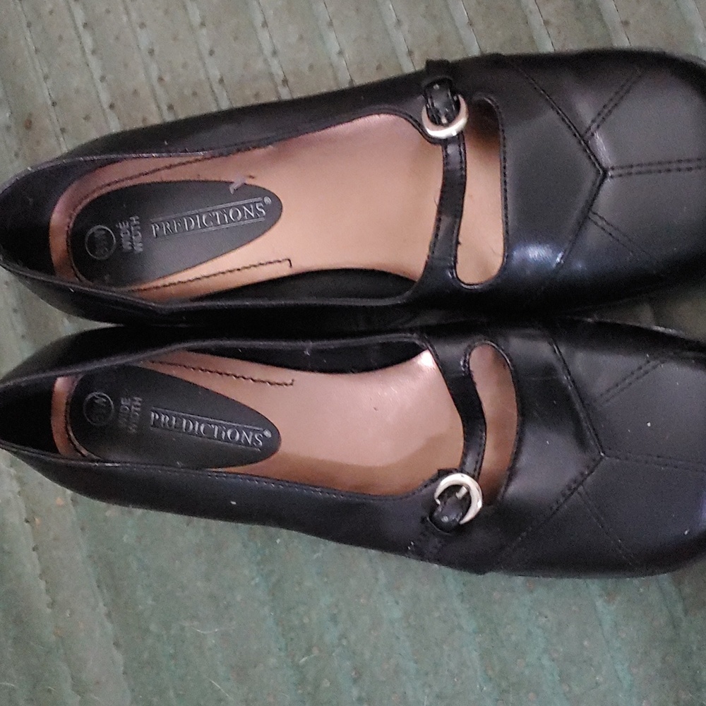 Prediction shoes
